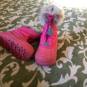 Cute pink snow boots infant/toddler size 8
